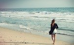 mulher, orla, praia, mar, caminhada