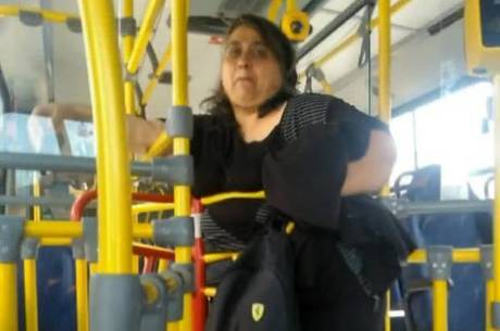 Cuidadora de idosos, mulher diz ter sofrido preconceito