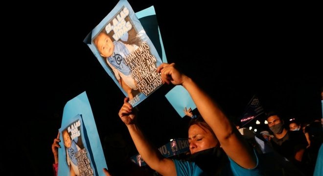  Manifestantes contrários à descriminalização do aborto também protestaram em frente ao Congresso

