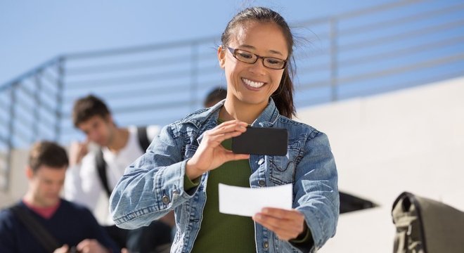 Cheques são mais raros, mas ainda são usados em países como o Brasil