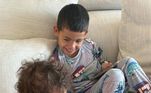 Mateo Ronaldo, outro filho de CR7, surgiu brincando com a irmã mais nova