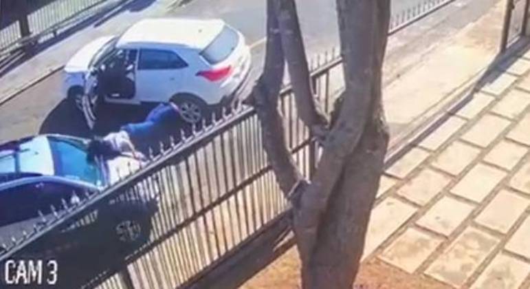 Câmera de segurança da casa da vítima registrou atropelamento
