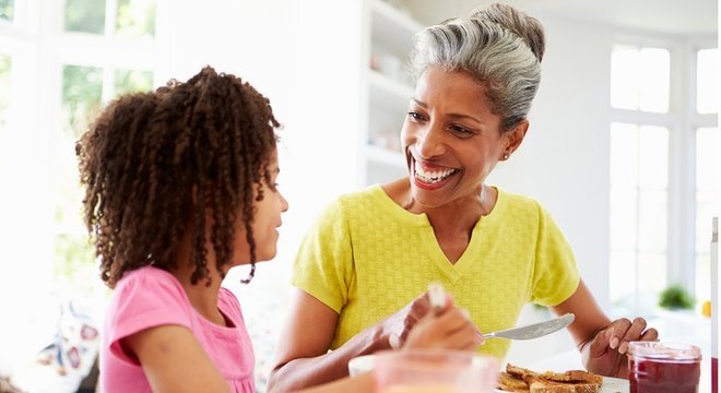 Além de ter uma alimentação saudável, praticar exercícios, não fumar nem beber álcool em excesso também estão relacionados ao menor risco de doença cardiovascular