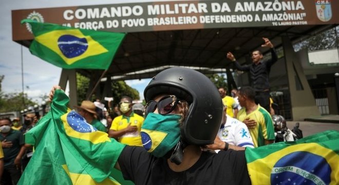 Em 19 de abril, manifestantes protestaram em Manaus contra medidas de isolamento social do governo estadual do Amazonas