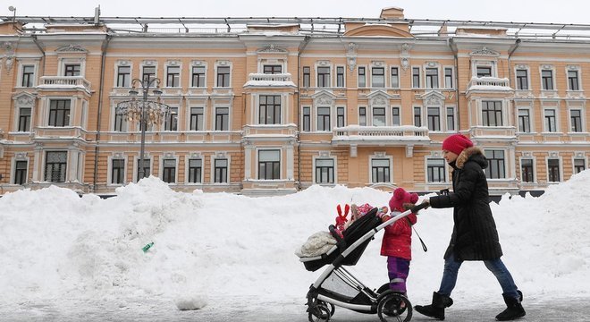 'Temos de ajudar os mais jovens, aqueles que querem uma vida familiar e sonham com ter filhos', afirmou Putin sobre a baixa taxa de natalidade da Rússia