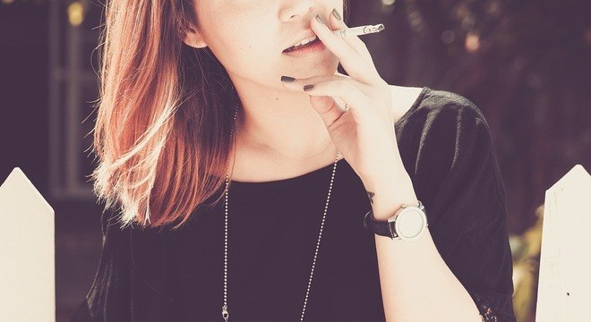 Mulheres fumantes sÃ£o mais suscetÃ­veis a ter cÃ¢ncer de pulmÃ£o do que homens