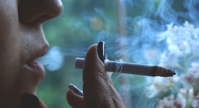 O cigarro estÃ¡ entre as causas do cÃ¢ncer de bexiga