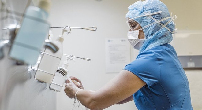 Pfizer pondera que, em meio a uma pandemia como esta, somente as grandes empresas, com operações globais, têm a capacidade de reagir depress
