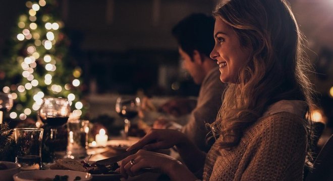 Se nos acostumarmos a comer em uma determinada hora do dia ou ambiente, podemos ficar condicionados a esperar comida quando voltarmos à mesma situação Saciedade