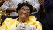 Mulher mais velha dos EUA faz 114 anos e ganha homenagens