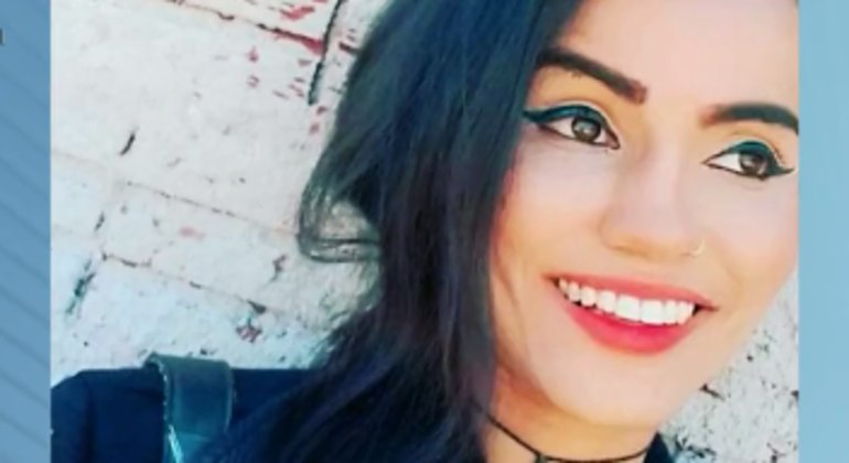 Vanessa dos Santos Cunha, de 28 anos, teria agredido o ex-marido com garrafa de vidro