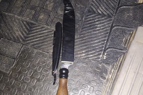 Polícia apreendeu faca possivelmente usada no crime