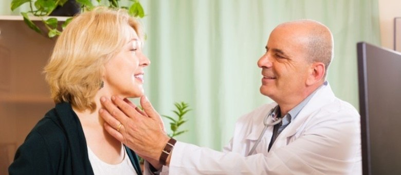 A tireoide fica no pescoço; nódulos podem ser identificados no consultório