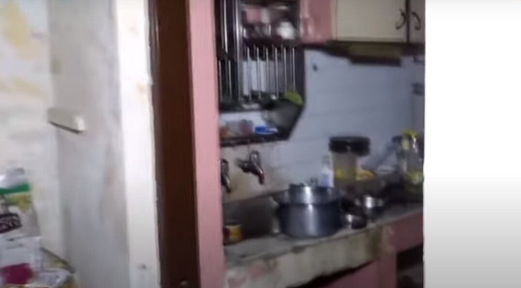 Inicialmente, os policiais acharam que ele estava inventando a história, mas a própria esposa confirmou tudo após policiais ligarem para ela. No dia 23 de fevereiro, as autoridades locais entraram na casa e depararam com um cenário assustadorNÃO PERCA: Fotos não deixam dúvidas: gatos estão sempre prontos para fazer drama