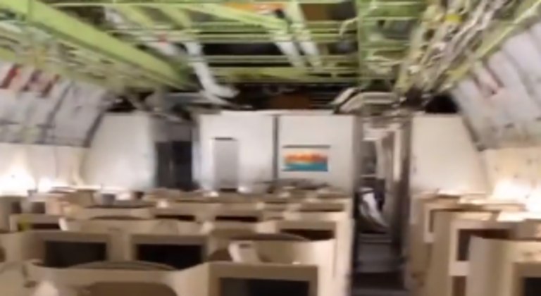 A proprietária da aeronave fez vídeos mostrando o antes e o depois do revestimento das paredes e da retirada dos bancos, atraindo diversos comentários engraçados de internautas