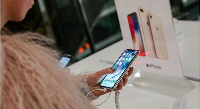 O iPhone é popular, mas as pessoas têm esperado mais para comprar