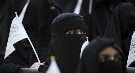 Mulheres afegãs não podem praticar esportes em público