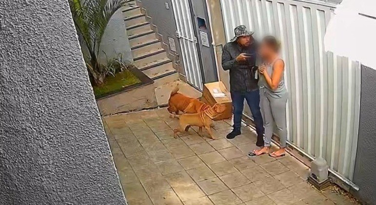 Homem segurou a boca da vítima para que ela não gritasse