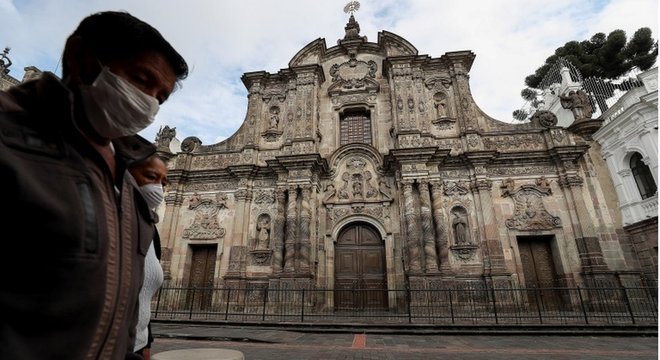 Sistema funerário entrou em colapso no Equador diante do coronavírus