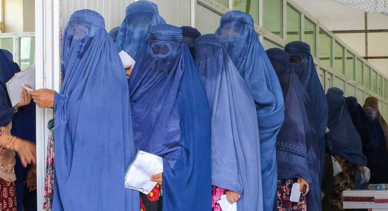 Para Fawzia, os países da região não veem a violação aos direitos das mulheres como um problema