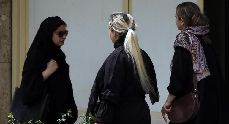 Uso feminino do hijab é obrigatório no Irã desde a Revolução Islâmica de 1979