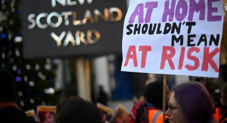 Protesto em Londres durante  o Dia Internacional do Combate à Violência contra a Mulher