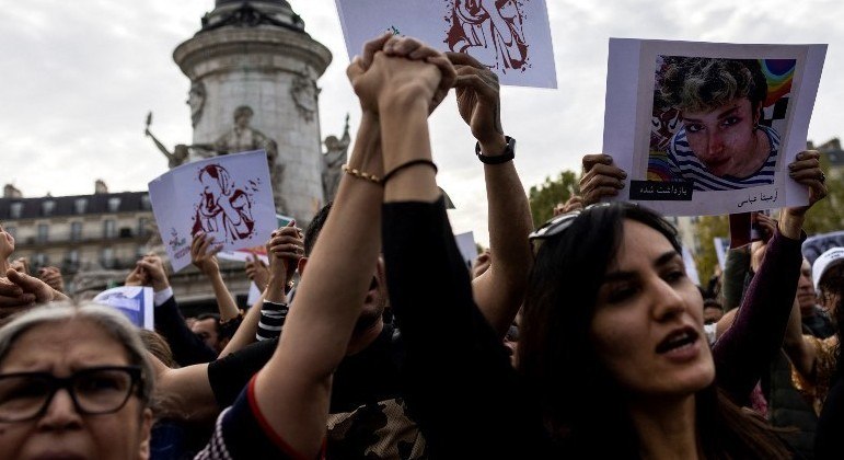 Mulheres participam de protesto no Irã após a morte de jovem 