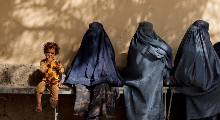 Talibã garante que se modernizou, mas as mulheres seguem excluídas do emprego público