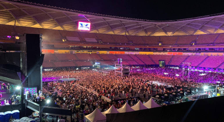 Mesmo com ingressos a preços incompatíveis com a realidade brasileira, estádios lotam