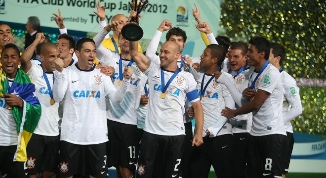 Juiz determina a penhora da Taça do Mundial da Fifa de 2012