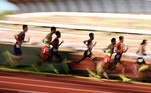 Atletas competem na final masculina de 5000m durante o Campeonato Mundial de Atletismo em Hayward Field em Eugene, Oregon, em 24 de julho