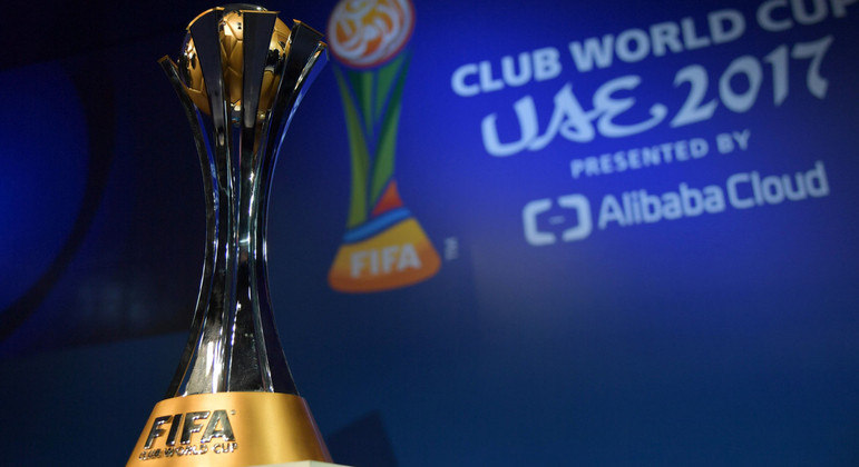 A taça em disputa, agora, no Mundial de Clubes dos Emirados