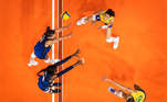 Visão aérea da rede no jogo entre Brasil e Itália, pela semifinal do Mundial de Vôlei Feminino, em 13 de outubro
