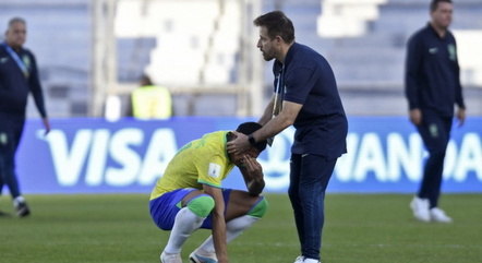 Técnico Ramón Menezes consola Matheus 

