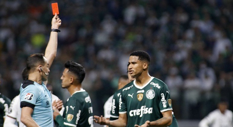 Murilo sabota o Palmeiras. Expulsão infantil em plena semifinal da Libertadores custou a eliminação