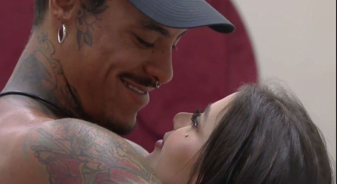 Murilo e Victoria são o primeiro casal a se formar na Mansão