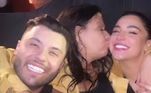 Murilo Huff, Dona Ruth e Gabriela Versiani posam para foto