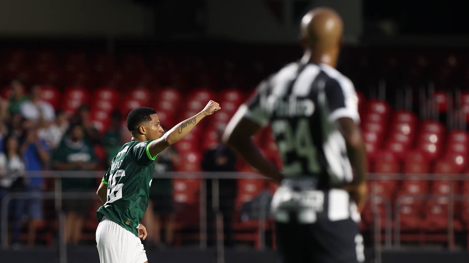 Palmeiras vence clássico contra o Santos e segue invicto no Paulistão -  Futebol - R7 Campeonato Paulista