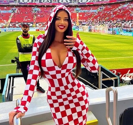 A musa da Copa parece j&aacute; ter sido escolhida l&aacute; no Catar: &eacute; a modelo croata Ivana Knöll. N&atilde;o houve uma elei&ccedil;&atilde;o propriamente dita, mas a internet j&aacute; a escolheu.&nbsp;Assim como aconteceu com&nbsp;Izabel Goulart, na R&uacute;ssia (2018),&nbsp;Sahara Giraldo, no Brasil (2014), e&nbsp;Larissa Riquelme,&nbsp;na &Aacute;frica do Sul (2010)