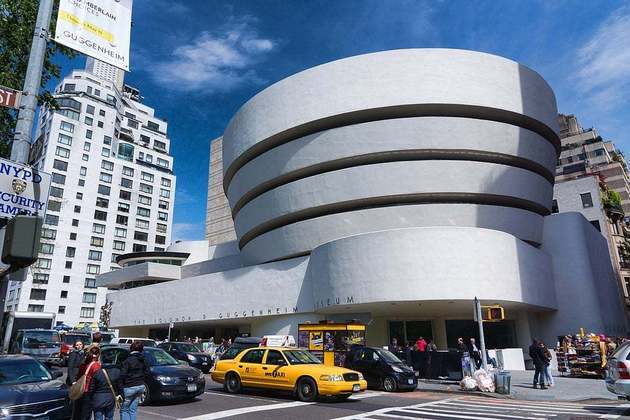 Museu Guggenheim - (EUA) - O museu em Nova York recebe mais de 1 milhão de visitantes por ano.  É famoso pelas linhas curvas da fachada e recebeu o título de Marco Histórico Nacional. 