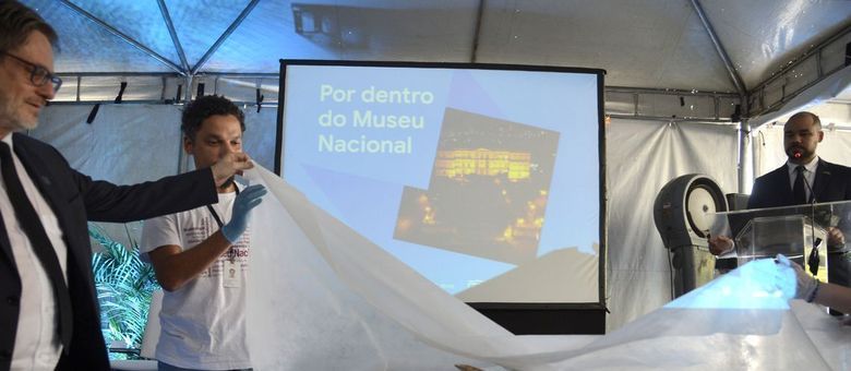 Pesquisas acadêmicas continuam, no museu mesmo após o incêndio 