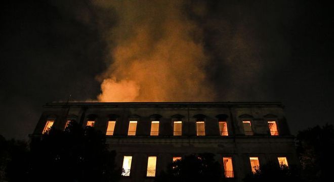 Com o incêndio, muitas peças históricas foram destruídas 