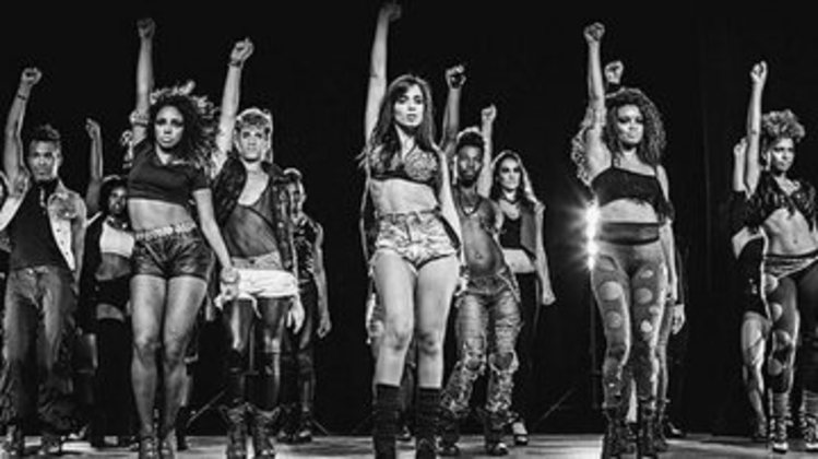 Show das Poderosas - AnittaEsta talvez seja a que mais dispensa apresentações na lista. Assim como Lorde, Anitta já chegou com o pé na porta do mercado fonográfico. O primeiro videoclipe de música em português a bater a marca de 100 milhões de visualizações no YouTube, a canção de uma artista feminina que mais tocou em rádios em 2013 e uma coreografia icônica são apenas alguns dos feitos do hit de estreia da poderosa. Este ano, a brasileira pode premiar os 10 anos de carreira vencendo um Grammy