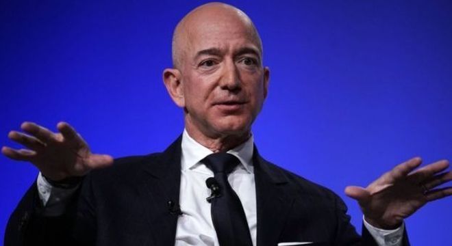 Bezos, que fundou a Amazon, é atualmente o homem mais rico do mundo, mas tem tido prejuízo bilionário para manter sua empresa espacial aberta