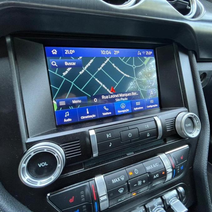 Multimídia tem sistema FORD SYNC com câmera de ré de boa resolução, Apple CarPlay e Android Auto