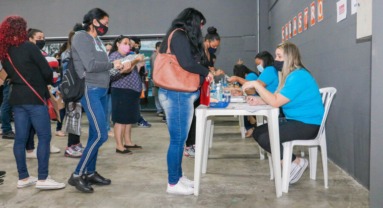 Bom Dia SP  Mutirão do Emprego em Carapicuíba oferece mais de 800