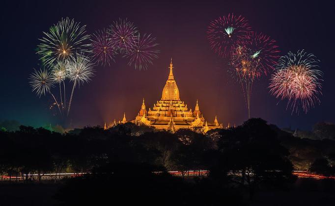 Myanmar (Antiga Birmânia) - 55 milhões de habitantes. Capital: Naipidau. 