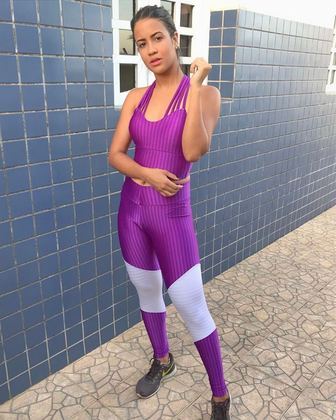 A personal trainer Myrella Barbosa, de 25 anos, morreu após um suposto acidente de moto no município de Chã de Alegria, a cerca de 55 km do Recife (PE), em 5 de junho. A jovem era formada em educação física e mantinha um perfil nas redes sociais para divulgar o seu trabalho de ginástica. Além disso, Myrella vendia roupas de academia