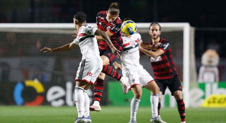 Na Copa do Brasil, o São Paulo foi eliminado pelo Flamengo após duas derrotas. No Morumbi, o Tricolor perdeu de 3 a 1, e no Maracanã, foi derrotado por 1 a 0.