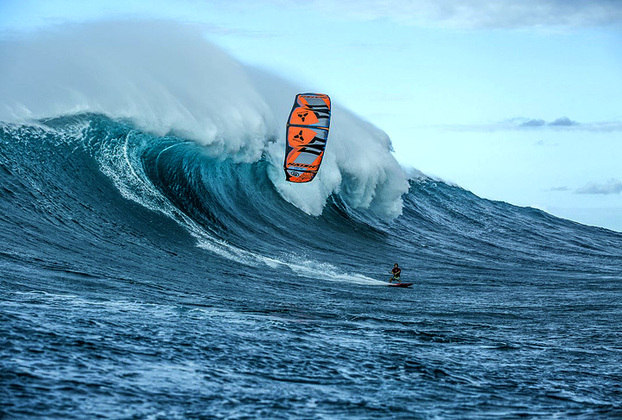 Na costa norte da ilha de Maui, no Havaí, se encontra Peahi, também conhecida como Jaws, que tem ondas de até 18 metros de altura. Como seu acesso não é fácil (feito somente entre as rochas), é indicado exclusivamente para surfistas experientes. 